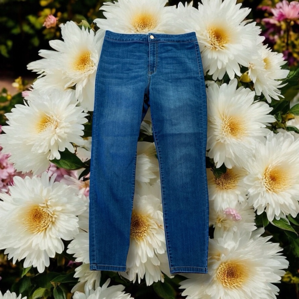 Guess High Rise Blue Jeans - Picture 3 of 11